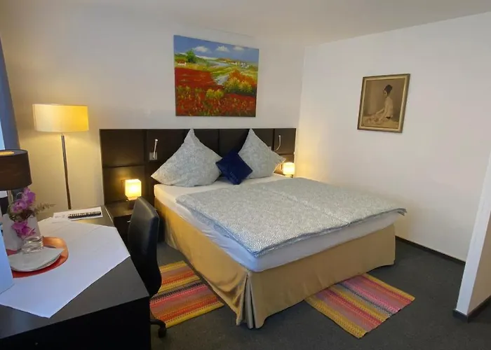 فندق Garni Bad Cafe *